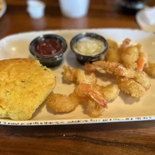 6 fried Shrimp and Jalapeno Cornbread