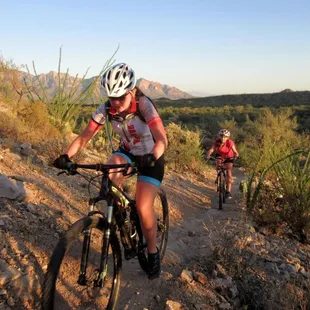 Oro Valley has the most scenic mountain bike trails in all of Arizona. We pickup/deliver to HoneyBee Canyon.