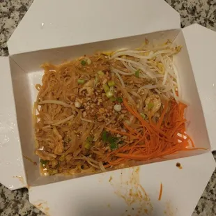 Pad thai. Good flavors!