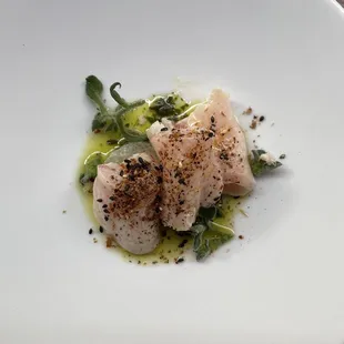 Hamachi crudo / oro blanco / Ooba shiso/ lemon oil