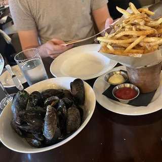 Prince Edward Island Mussels Frites