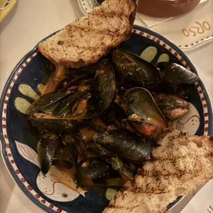 Mussels (juice and sauce is to die for)