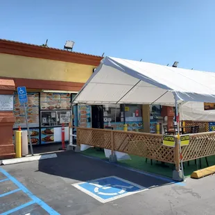 the outside of the restaurant