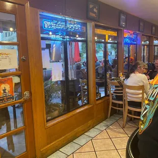 the outside of a restaurant