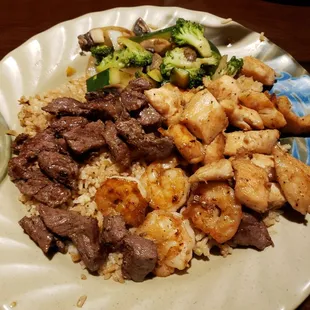 Osaka Special (Chicken, Sirloin Steak, Shrimp)  *Missing carrots which I had eaten before picture was taken*