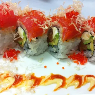*Red Bull  
(tuna, avocado, cream cheese, cucumber/ spicy tuna, tobiko, 
dry fish , sauce on top)