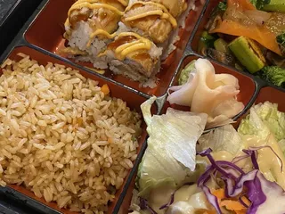 Zuki Japanese Hibachi Grill & Sushi Lounge