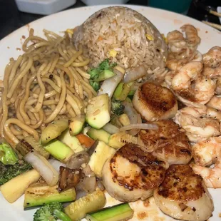 H16. Hibachi Scallops and Shrimp Combo Dinner