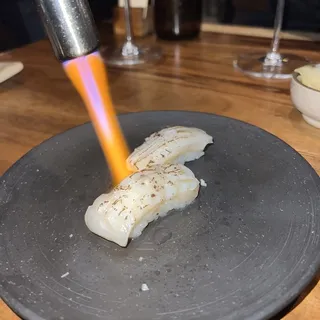 Hamachi Nigiri