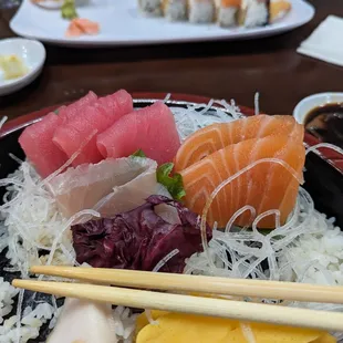 Chirashi dish