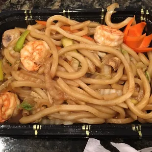 Udon noodles with shrimp