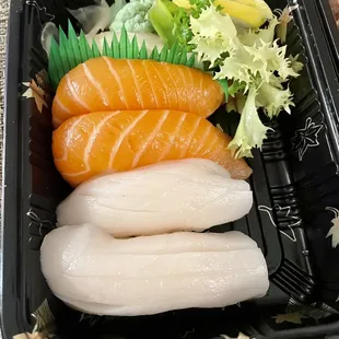 Salmon and white tuna sushi (to go)