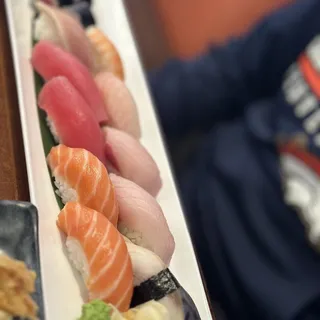 Deluxe Nigiri Sushi