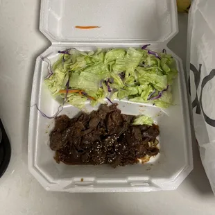 Bbq beef with salad