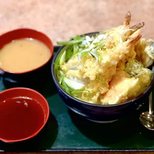 Mixed Tempura Donburi!! Yum~