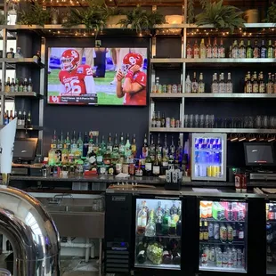 Lots of tvs for games!