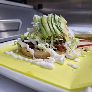 Sope de pollo adobado