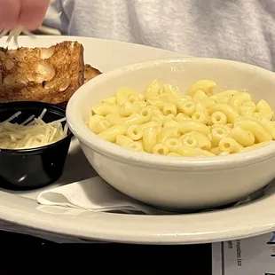 Kids pasta. Niece ate it all!!