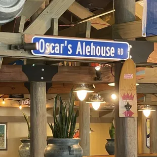 the entrance to oscar's alehouse