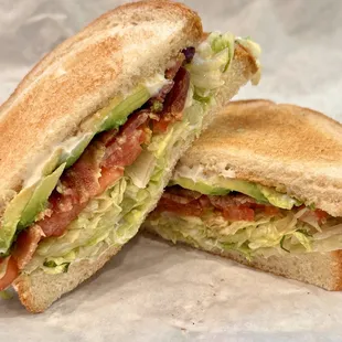 BLT sandwich w avocado