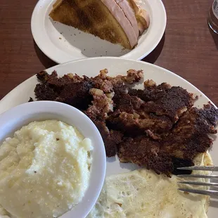 Grits egg whites, corn beef, hash toast