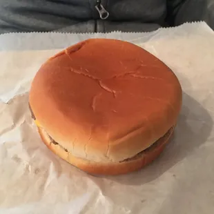 This Cheeseburger looks ordinary - it is not!
