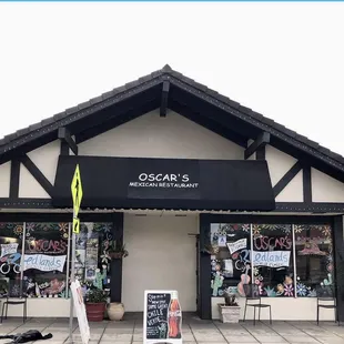 the outside of the restaurant