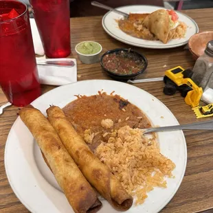 Taco mini combo plate and beef flauta combo