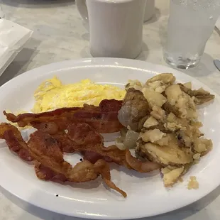 Bacon, eggs &amp; potatoes w/onions