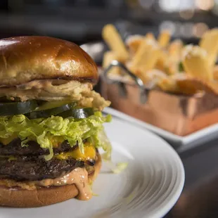 OSCAR'S BLACK ANGUS BURGER