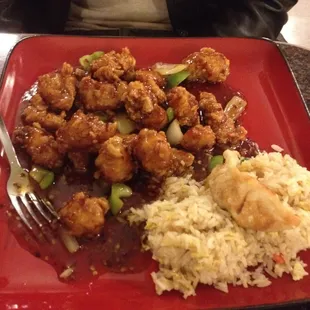 General tso chicken $7.25 (plus free soup).