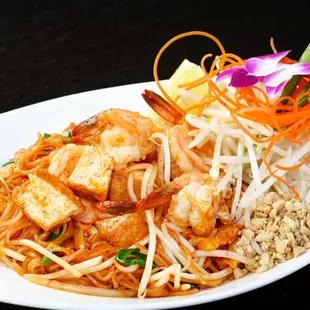Pad Thai: Wok-fried medium rice noodle, tofu, egg, bean sprout, chives, and crushed peanuts
