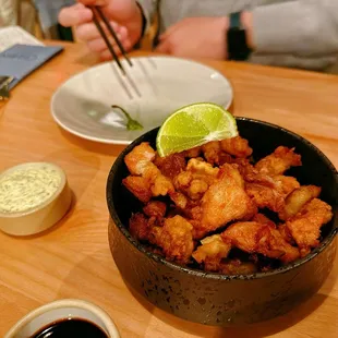 food, chicken wings and fried chicken