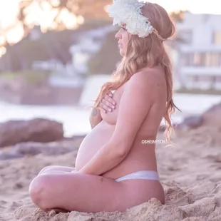 Maternity Portraits by: Oshi Simpson Photography