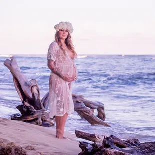 Maternity Portraits by: Oshi Simpson Photography