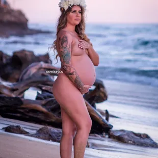 Maternity Portraits by: Oshi Simpson Photography