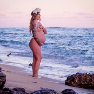 Maternity Portraits by: Oshi Simpson Photography