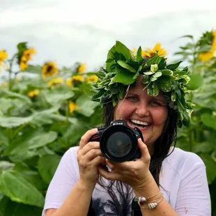 Photographer Oshi Simpson (behind the scenes from a rainy Photoshoot at the North Shore).