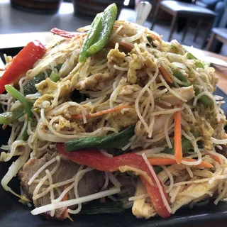 Singapore Style Stir Fried Rice Noodles