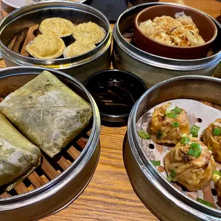 Shanghai Crab & Pork Dumpling (4)