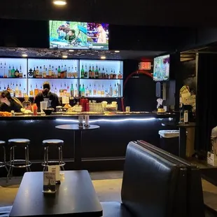 Inside da bar.
