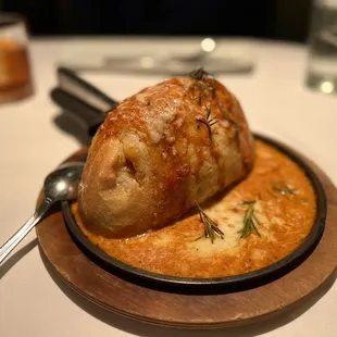 Skillet-roasted cheese bread