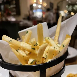 TRUFFLE FRIES WITH TRUFFLE AIOLI