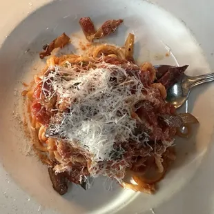 Thick spaghetti with pork jowl.