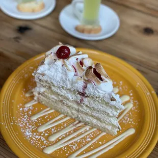 Venetian Meringue Cake  Instagram: nycgirlseat