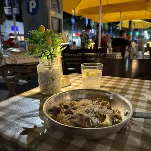 Tagliatelle with mushrooms and truffle oil