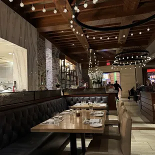 A view towards the entrance with the kitchen on the left and outdoor seating behind me.