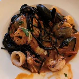 Spaghetti nero con scoglio (I may have taken the photo after eating a bite or two)