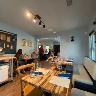 If by "quaint" you mean 9 table dining - this is your spot.