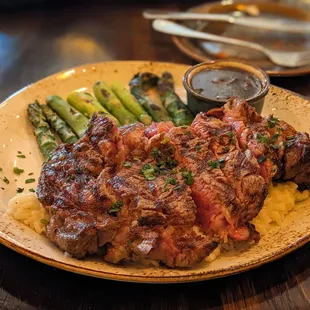 Ribeye with risotto and asparagus